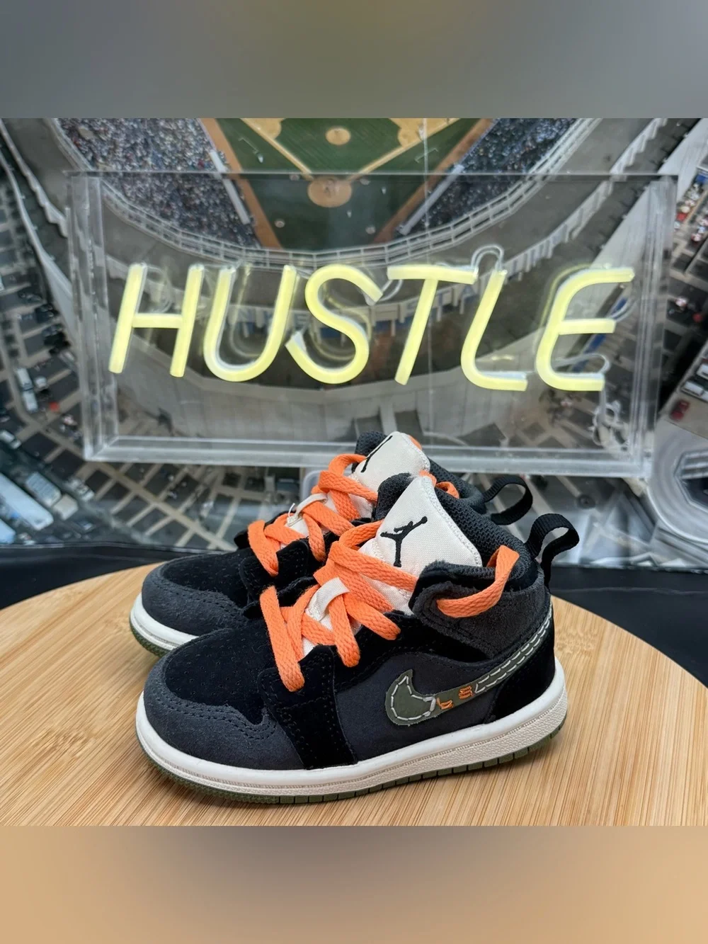 Air Jordan 1 Mid SE ‘Craft Anthracite Light Olive’ Toddler Sneakers Size 6C